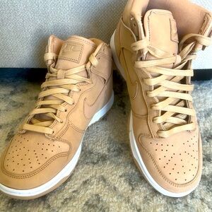 Nike Women’s High Tops Yan, Size 7